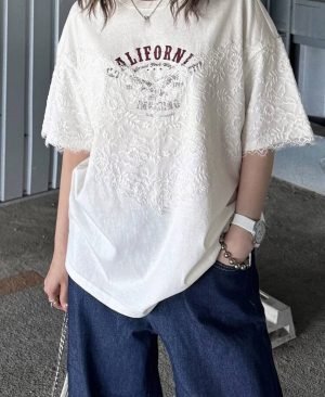 Camiseta Oversized con Estampado Gráfico y Parche de Encaje [TALLA S]