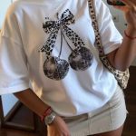 Camiseta Oversized Blanca con Estampado de Cerezas y Lazo [TALLA XL]