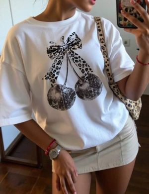 Camiseta Oversized Blanca con Estampado de Cerezas y Lazo [TALLA XL]