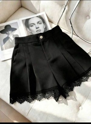 Shorts Negros de Vestir con Borde de Encaje