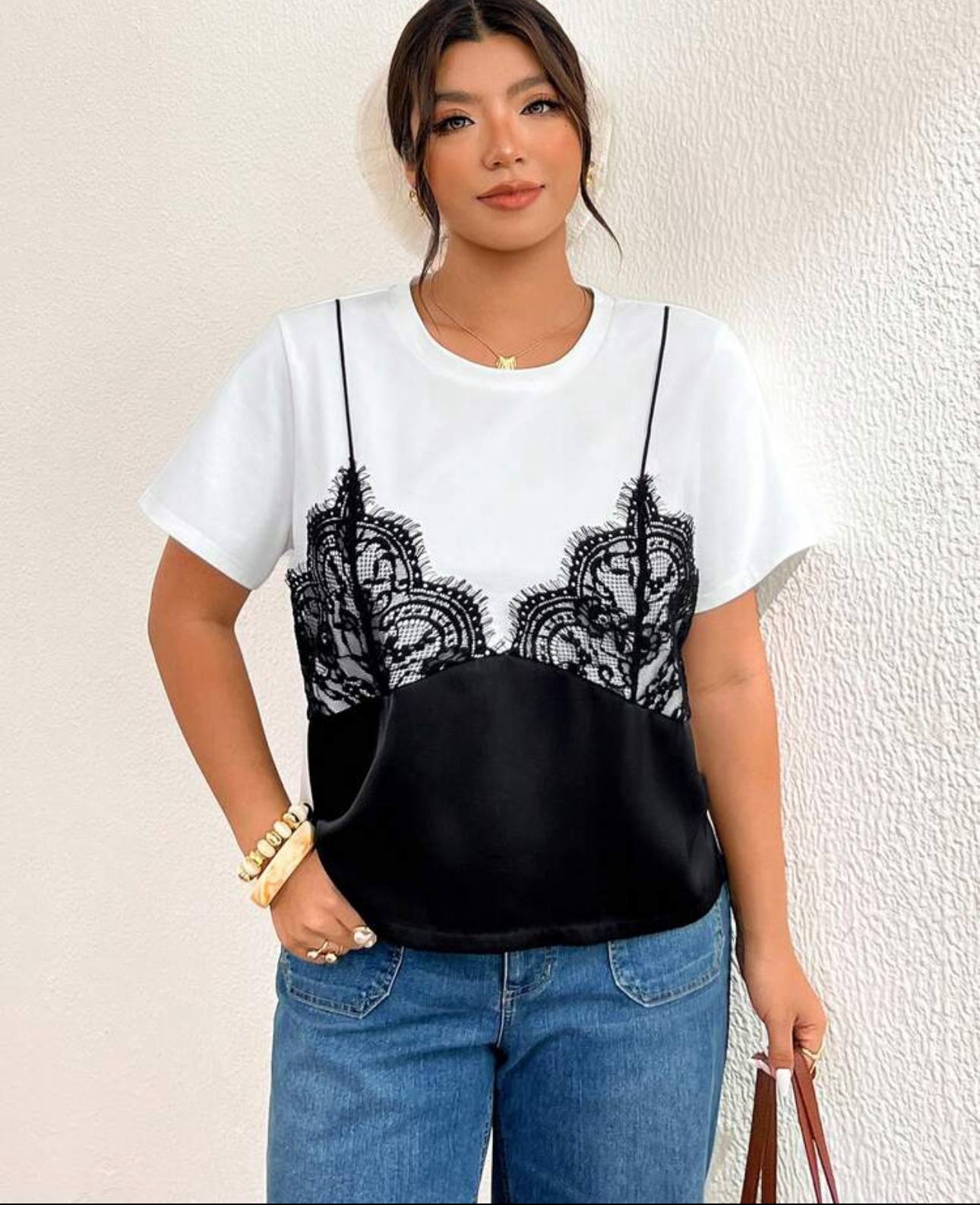 photo_2026-09-23_22-51-14 Camiseta Blanca con Lencería de Encaje Negro Superior