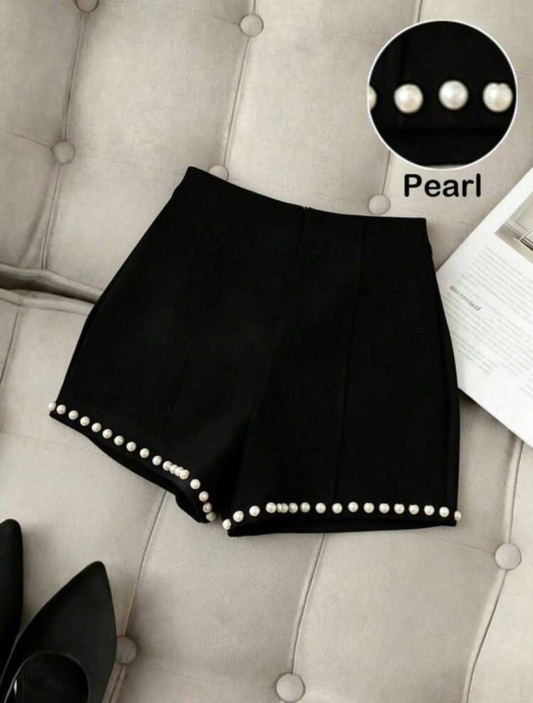 Shorts Negros Sastreros con Borde de Perlas