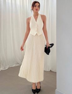 Conjunto / Vestido estilo chaleco sastre Halter con falda larga plisada beige