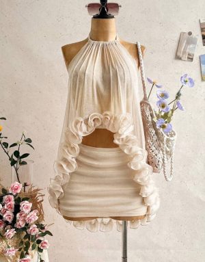 Conjunto de 2 piezas (Top halter asimétrico con volados en el ruedo + Minifalda ajustada) en tono crema / champaña