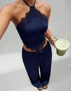 Conjunto satinado azul marino (Top halter con encaje + Pantalón ancho)